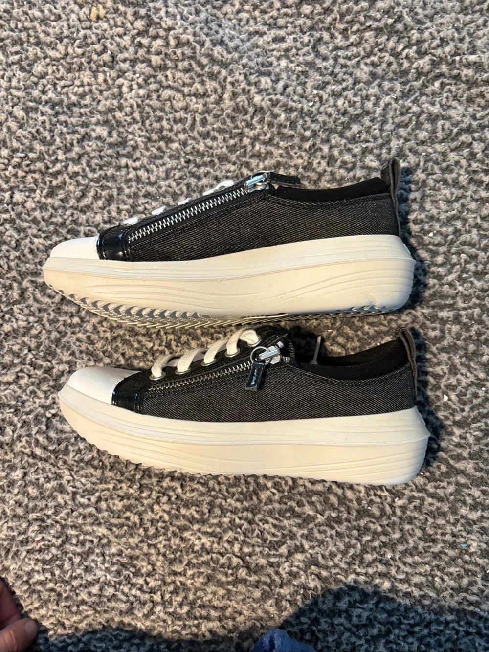 Kybun Women’s Size 7 (EU 33 1/3) black/white Zip sides Sneakers Excellent Cond!
